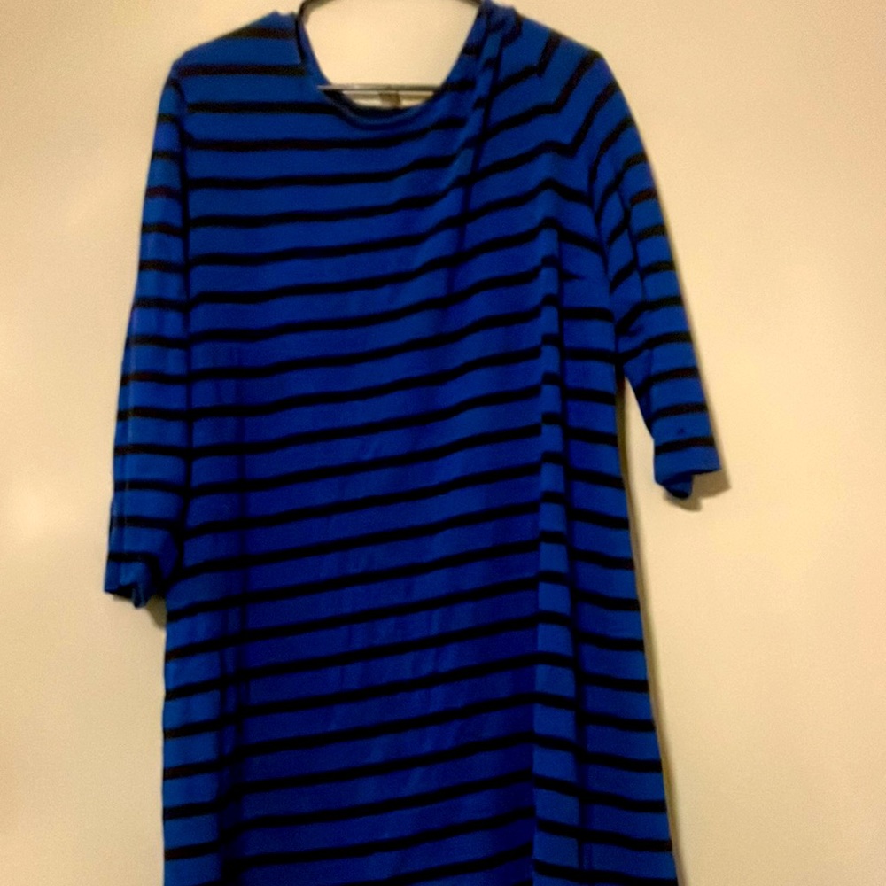 Long shirt/dress goes great with leggings 2x blue and black